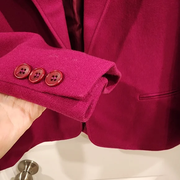 Pink Wool Blazer with Notched Lapels and Tailored Fit - Picture 3 of 7